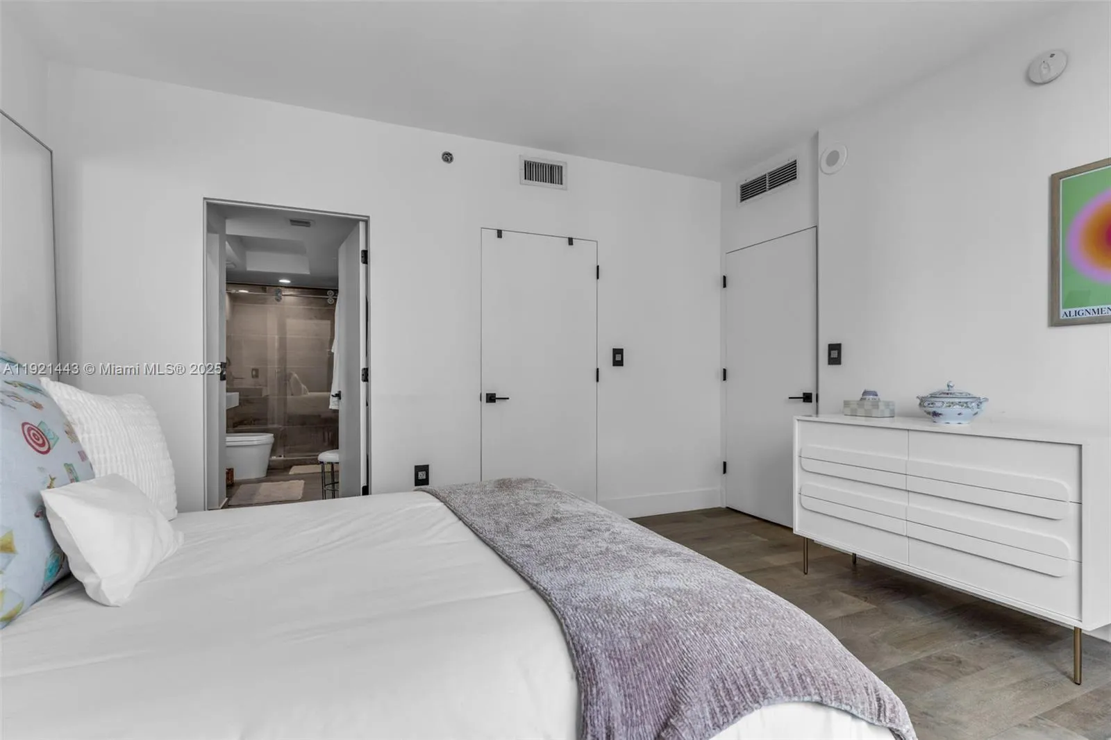 Miami, Florida 33131, United States, 2 Bedrooms Bedrooms, ,2 BathroomsBathrooms,Residential,Active,248923