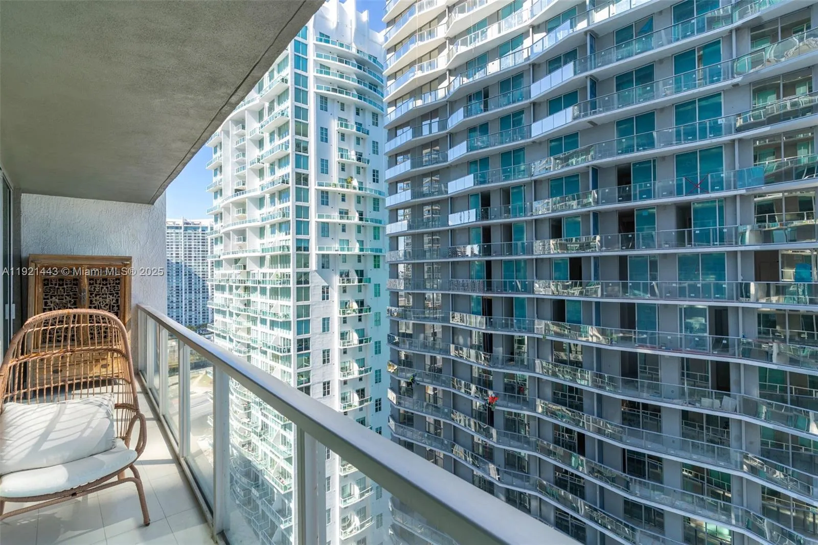 Miami, Florida 33131, United States, 2 Bedrooms Bedrooms, ,2 BathroomsBathrooms,Residential,Active,248923