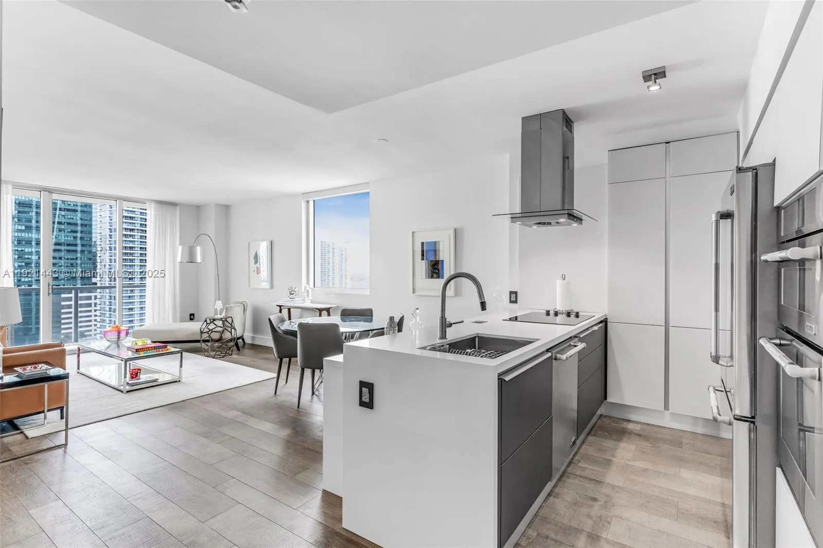 Miami, Florida 33131, United States, 2 Bedrooms Bedrooms, ,2 BathroomsBathrooms,Residential,Active,248923