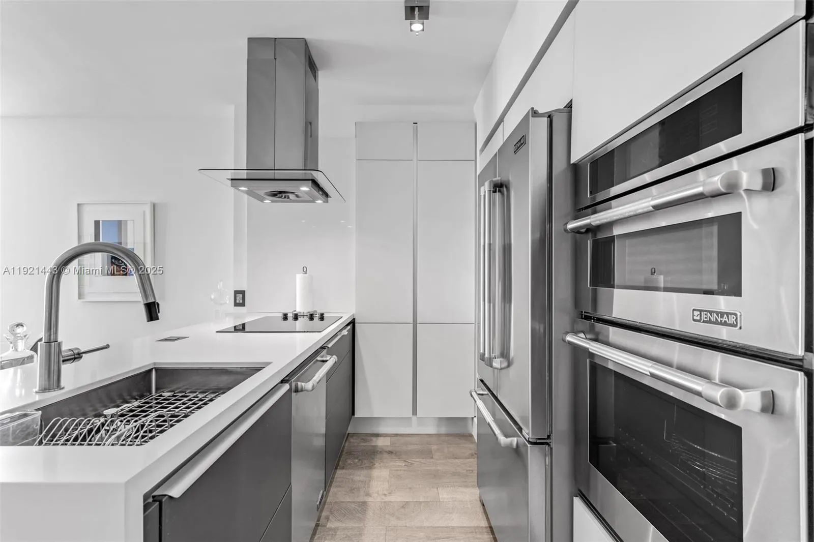 Miami, Florida 33131, United States, 2 Bedrooms Bedrooms, ,2 BathroomsBathrooms,Residential,Active,248923