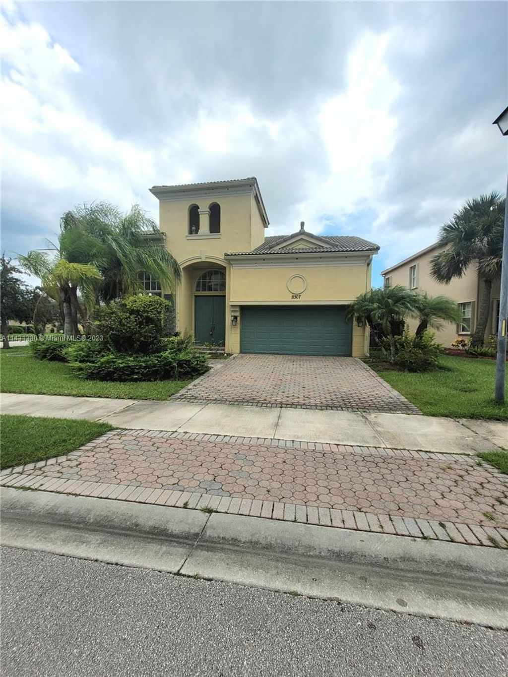 Photo of 11307 SW Kingslake Cir, Port Saint Lucie, FL 34987 (MLS # A11431380)