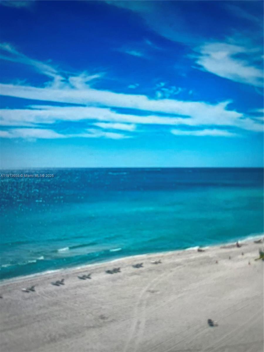 5838 CONDOMINIUM - Residential Lease