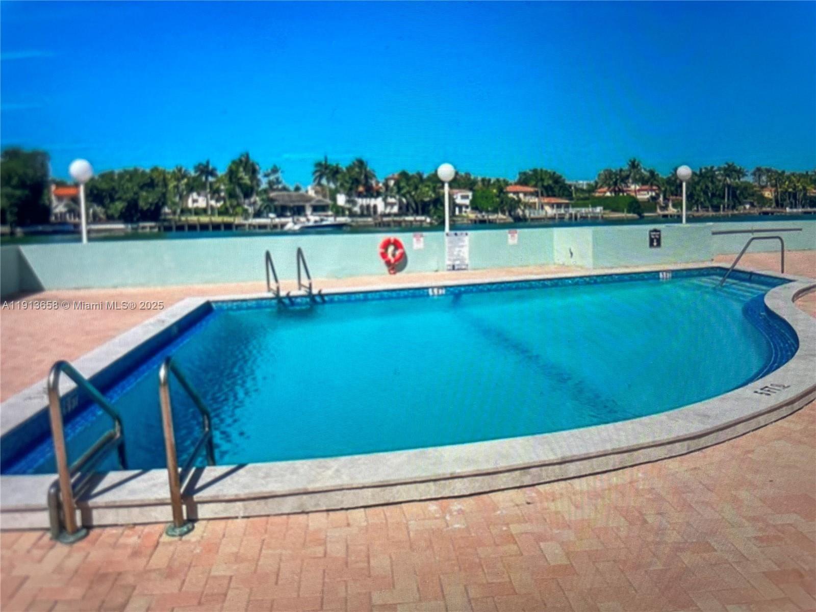 5838 CONDOMINIUM - Residential Lease