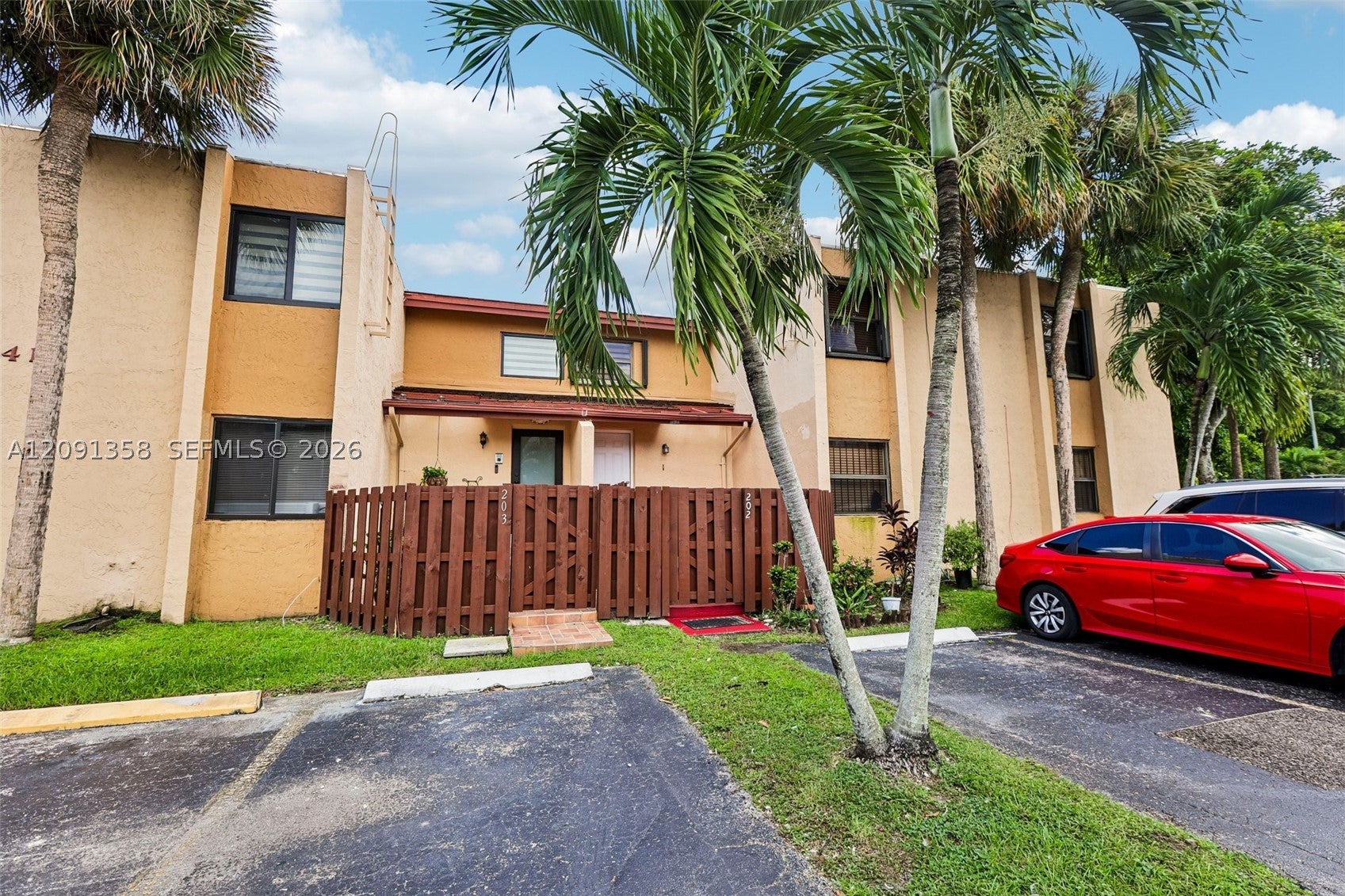 241 W Park Dr 5202, Miami FL 33172
