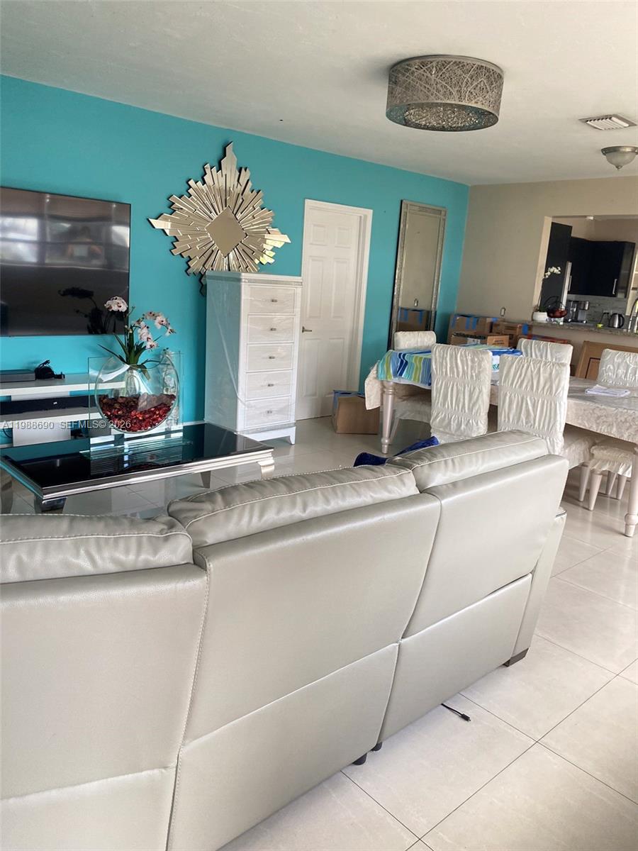 HIGHLAND MANOR SEC 1 - Residential Lease