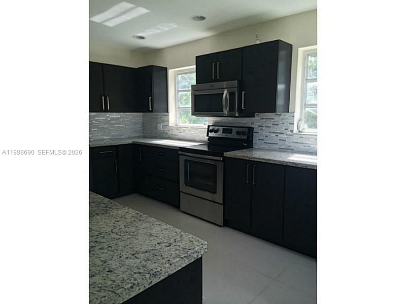 HIGHLAND MANOR SEC 1 - Residential Lease