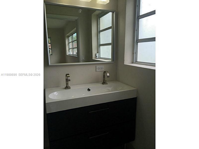 HIGHLAND MANOR SEC 1 - Residential Lease