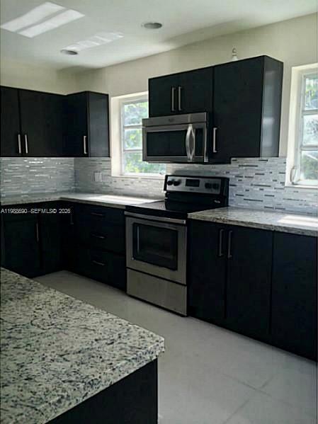 HIGHLAND MANOR SEC 1 - Residential Lease