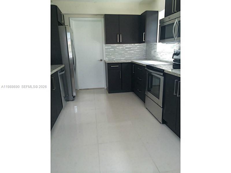 HIGHLAND MANOR SEC 1 - Residential Lease