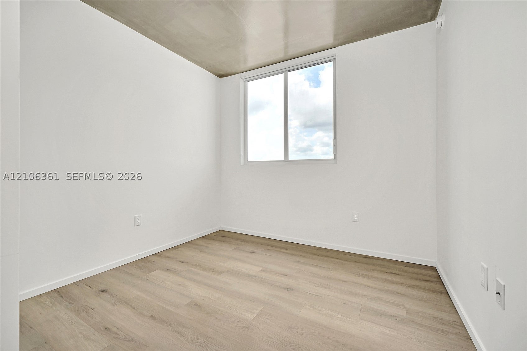 475 NE 125th 705