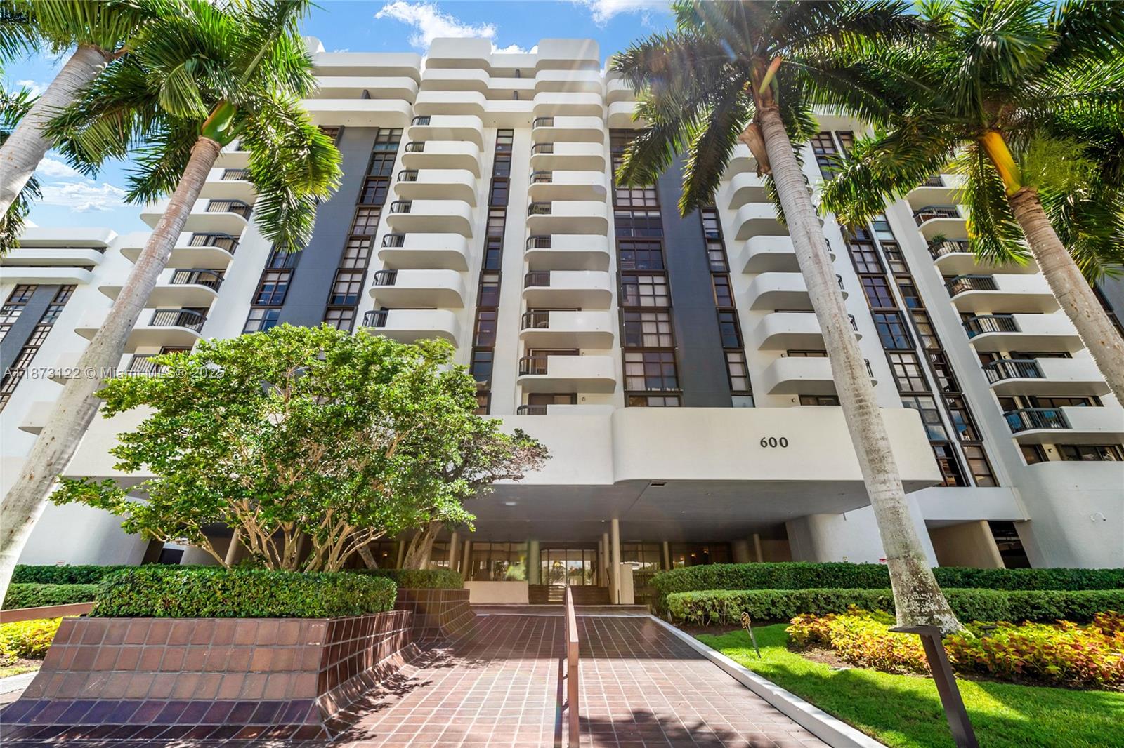 600 Biltmore Way 1205