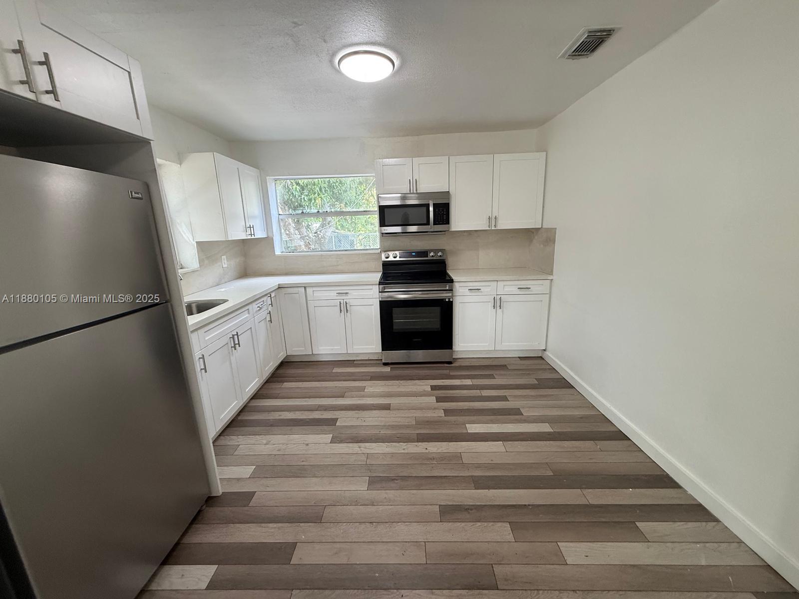 Great 3/1 in excellent condition, move-in ready. Spacious unit in a large duplex in Hollywood with a big yard and plenty of outdoor space. Just a 10-minute drive to Gulfstream Casino, Aventura Mall, shops, and I-95. Prime location. Water included. Landscaping $90/month.