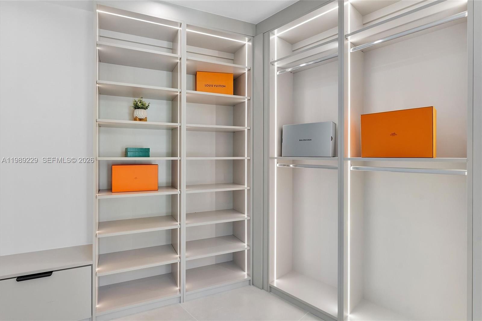 OAK POINT - Residential