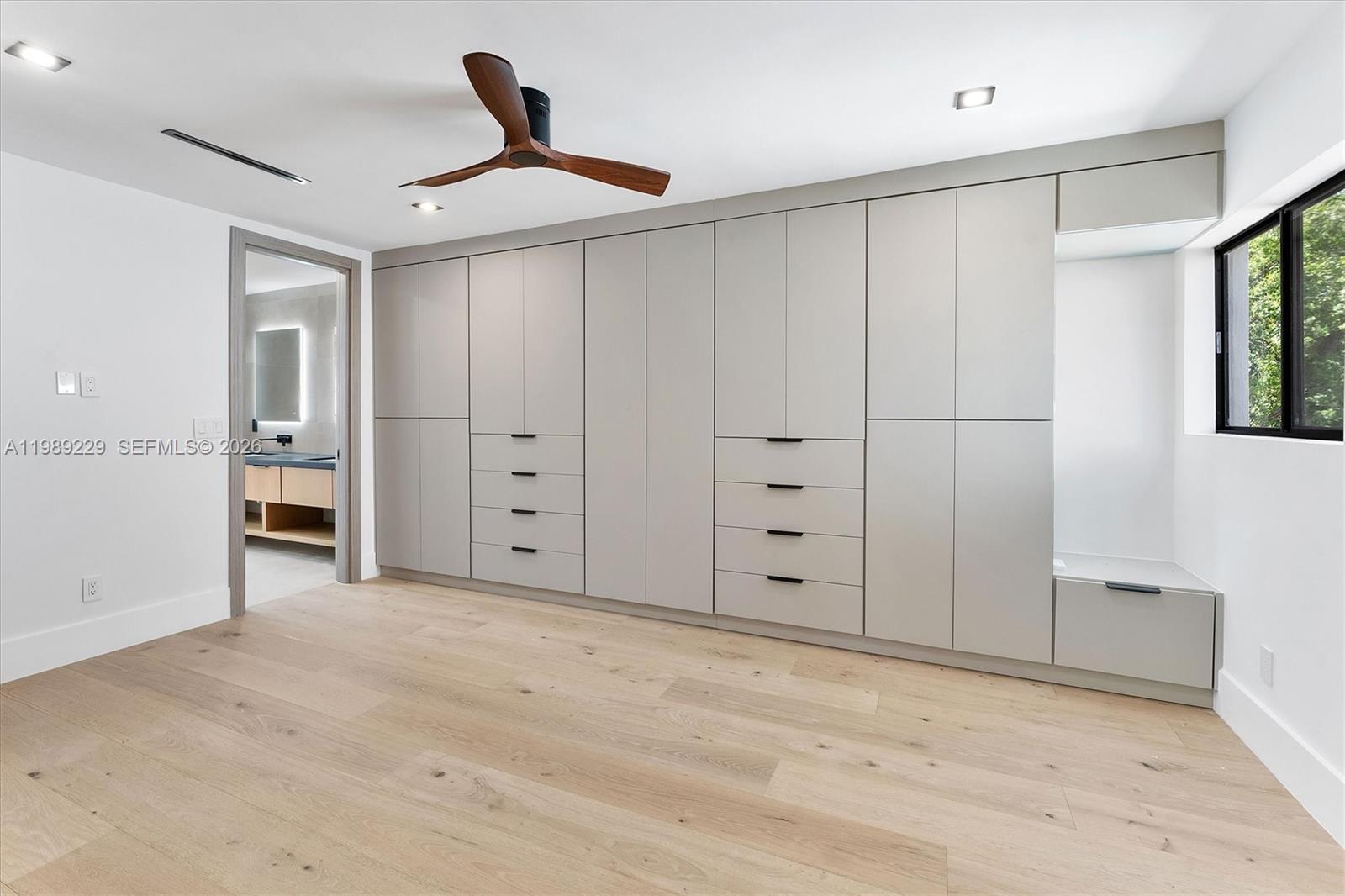 OAK POINT - Residential