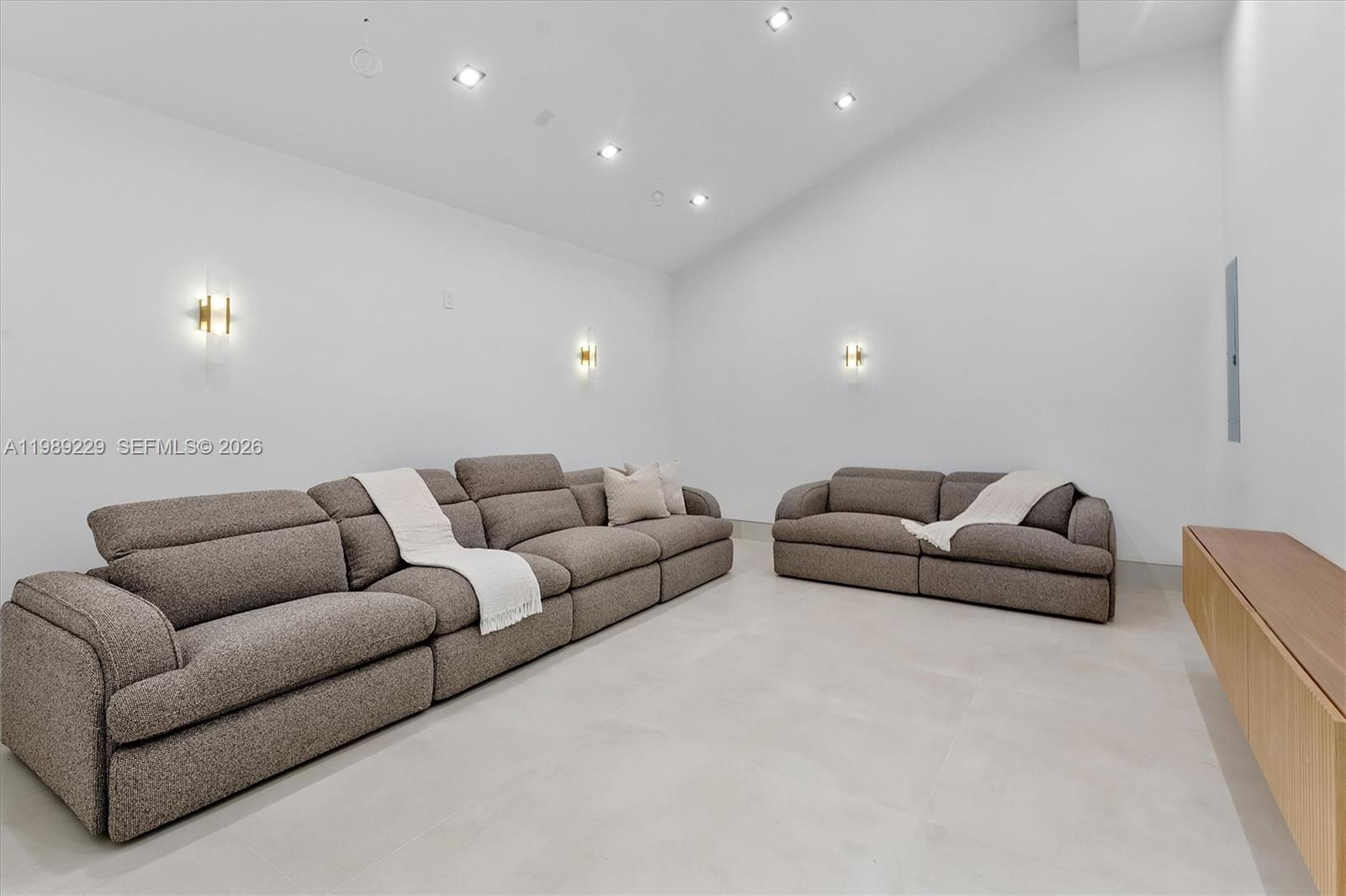 OAK POINT - Residential