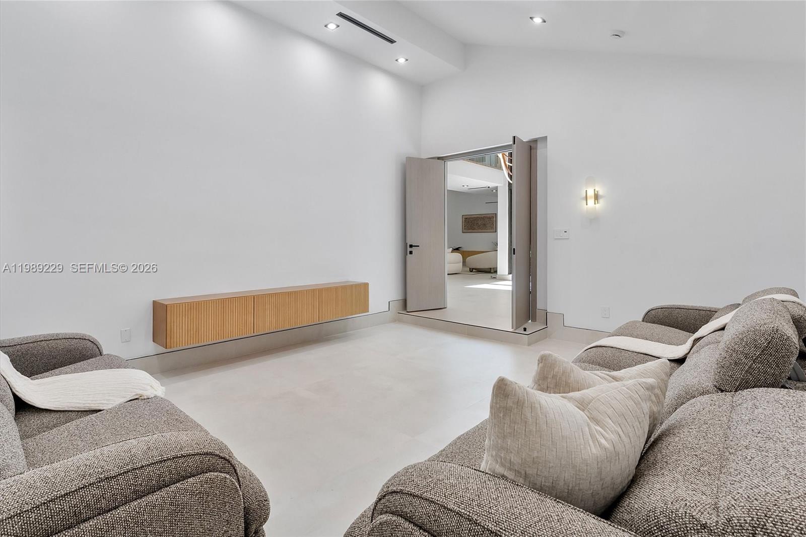 OAK POINT - Residential