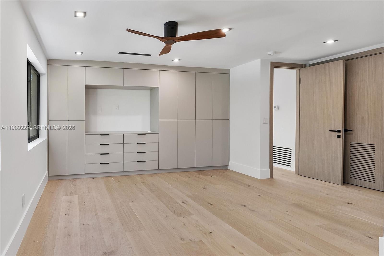 OAK POINT - Residential