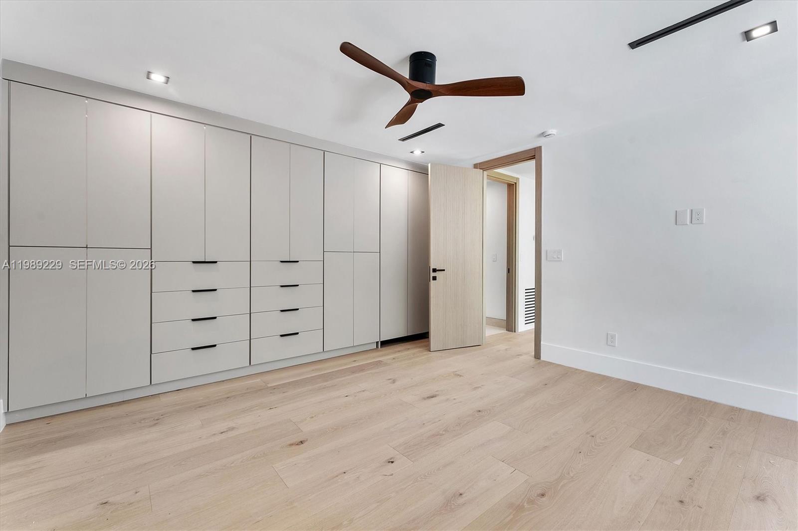 OAK POINT - Residential