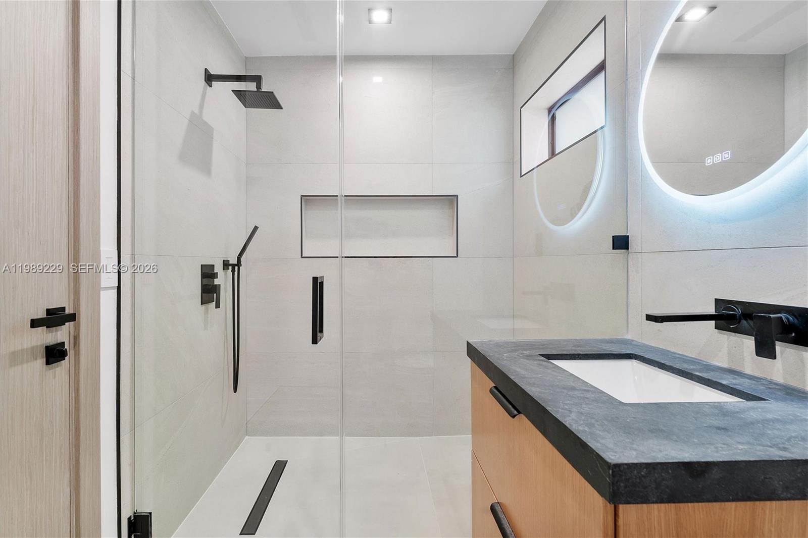 OAK POINT - Residential