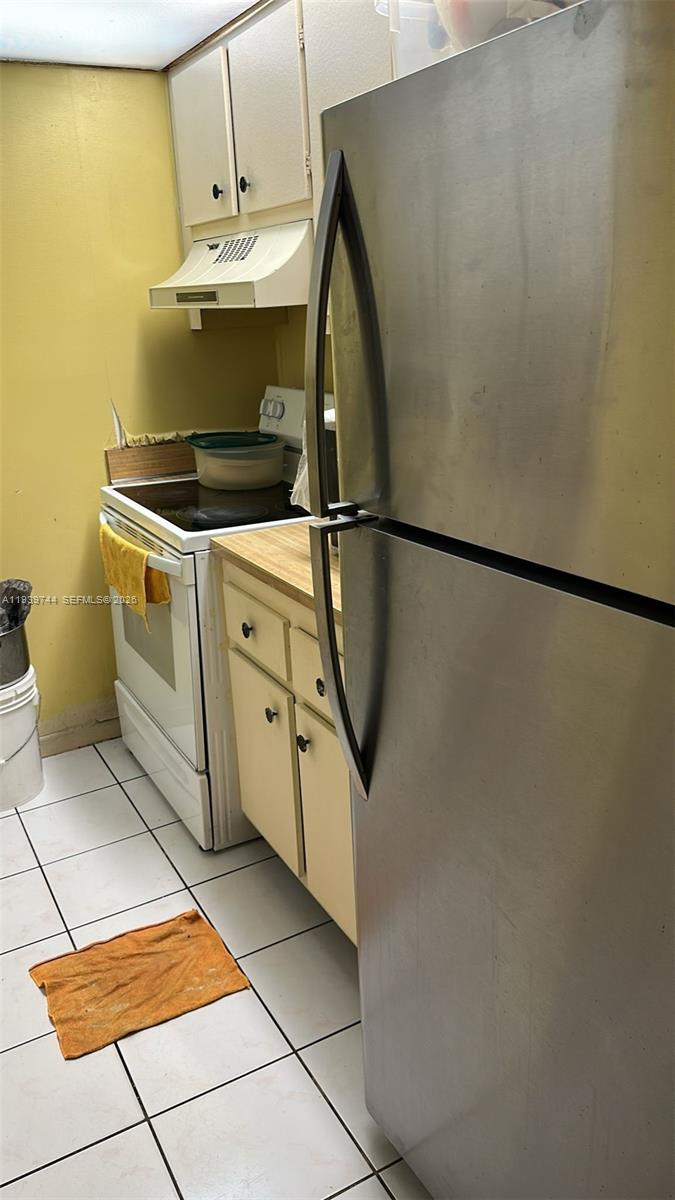 RAMBLEWOOD EAST CONDO - Residential