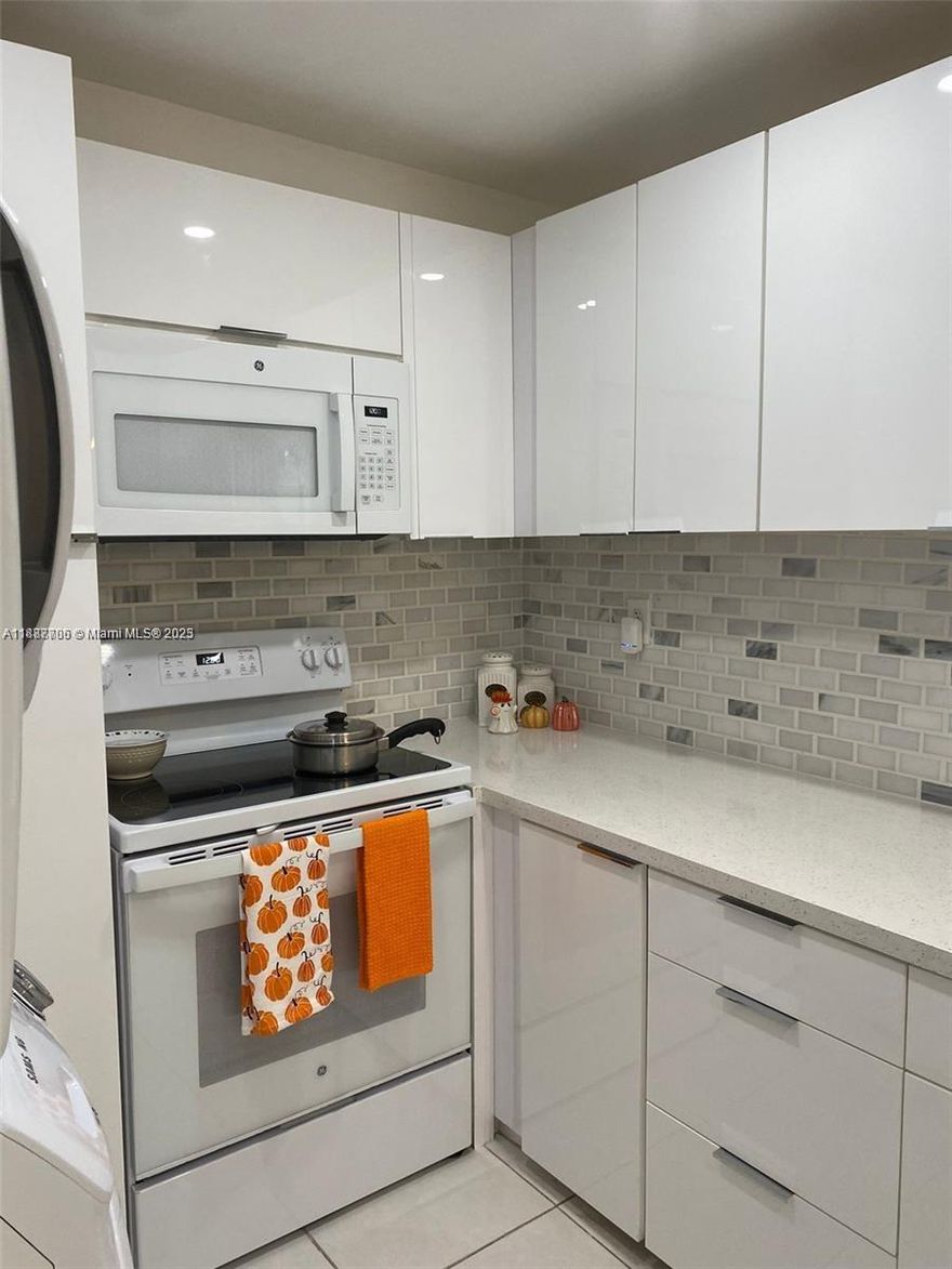 2 BED, 2 Bath Beautiful condo unit, recently renovated modern kitchen. is ideally aituated in a highly sought-after location Hialeah Gardens. in Addition to numerous school options, the area offerts abundant shopping and enetertaiment opportunities. Within a 3-mile radius, you´ll discover exciting attractions like Amelia Earhart park, Shula´s Golf Club, and Hialeah Racetrack. The complex is renyer-friendly, providing amenities such as pools, ample gues parking, a secure entrance,onsite management, and serene lakeside, walking and children´s place areas. The unit itself features tiled flooring throughout, bathrooms have been upgraded. and is ready for invesors or first buyers.