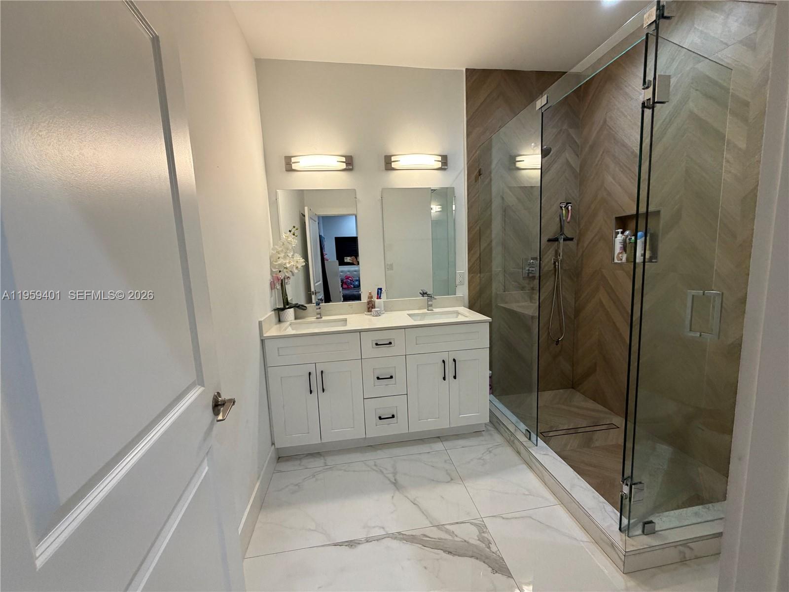 REPLAT OF PORTIONS OF RIC - Residential Lease