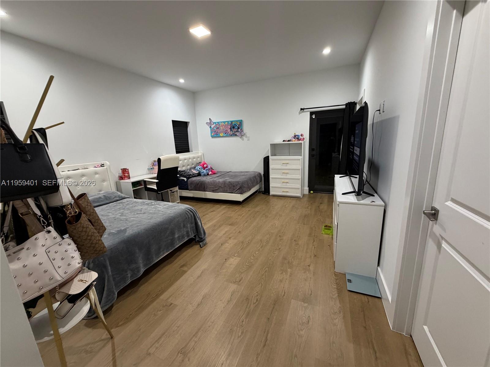 REPLAT OF PORTIONS OF RIC - Residential Lease