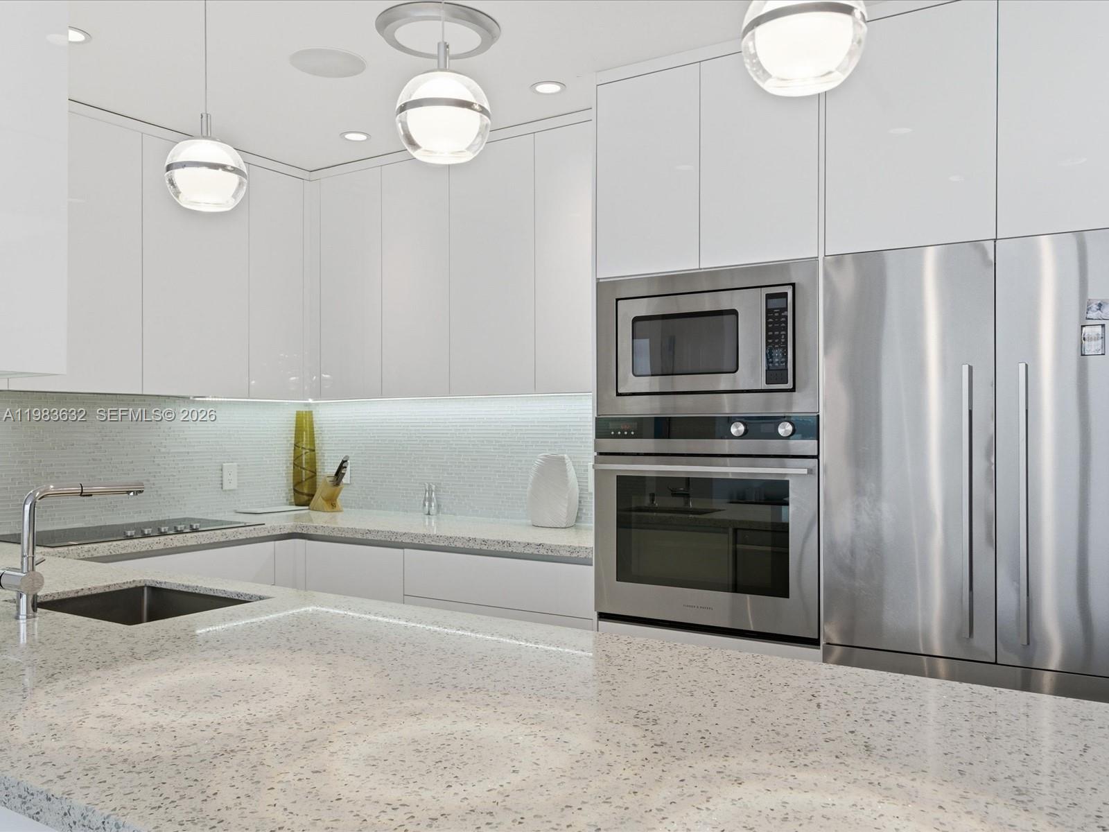 THE DECOPLAGE CONDO - Residential