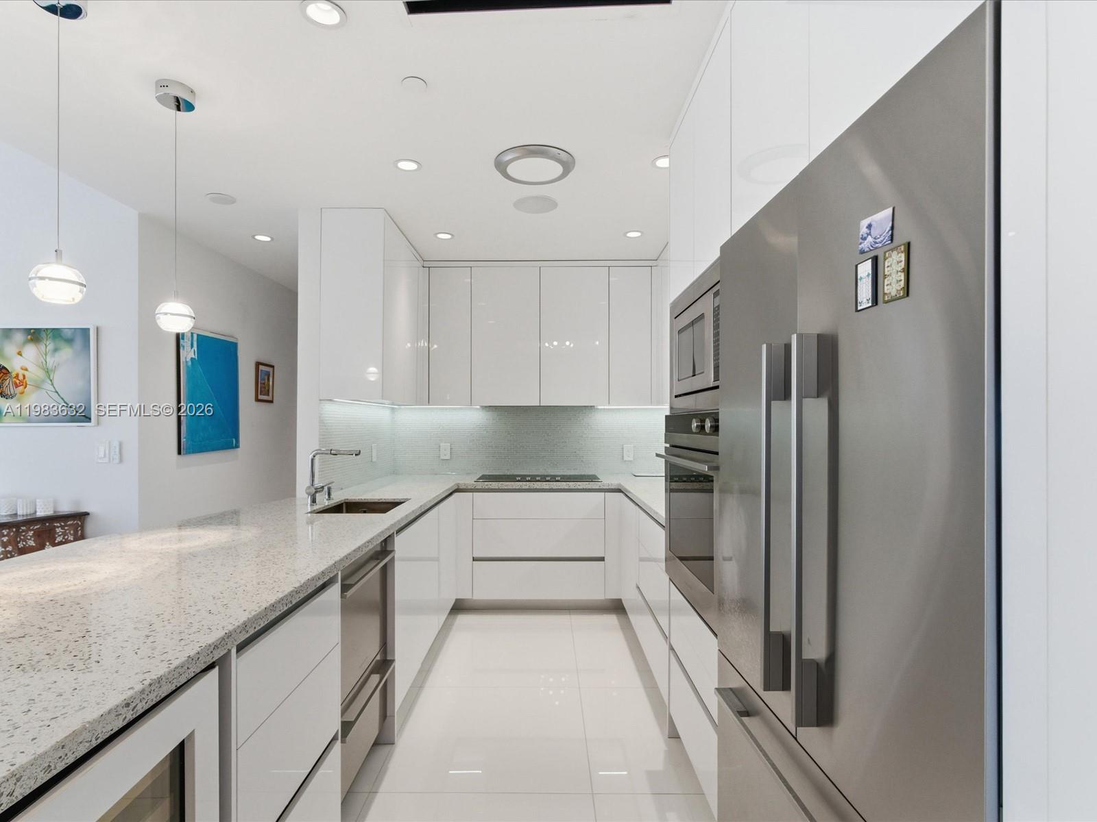 THE DECOPLAGE CONDO - Residential