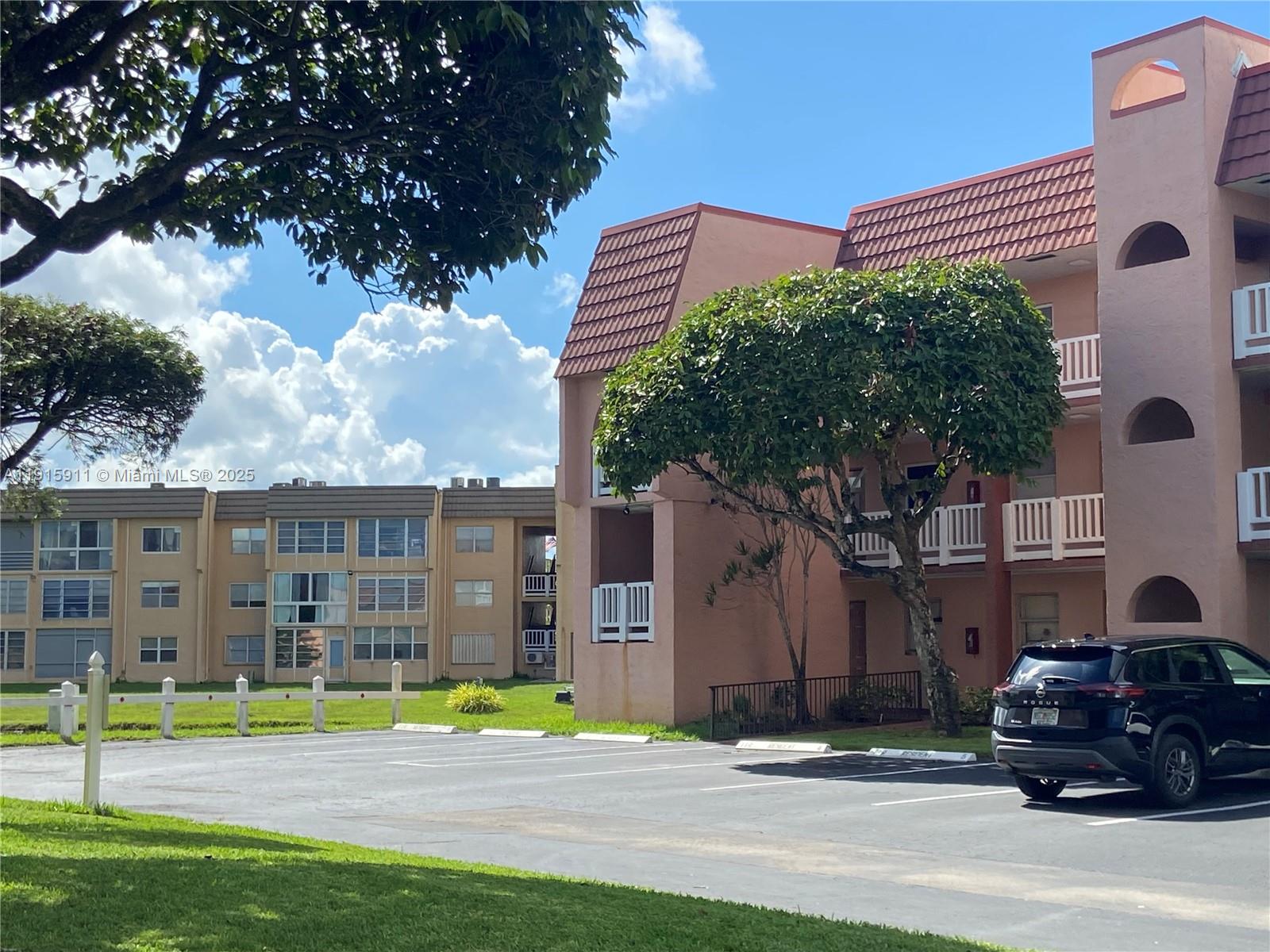 SUNRISE LAKES 119 CONDO - Residential