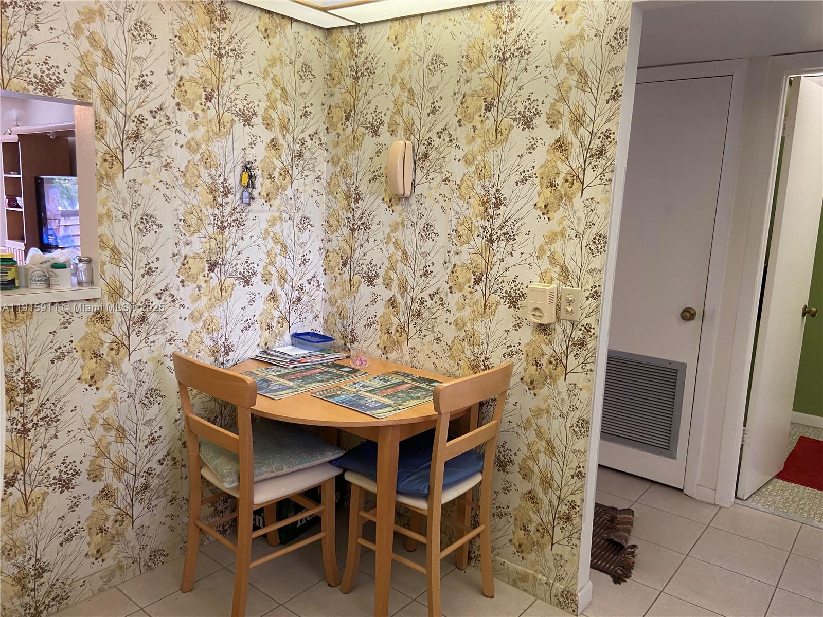 SUNRISE LAKES 119 CONDO - Residential