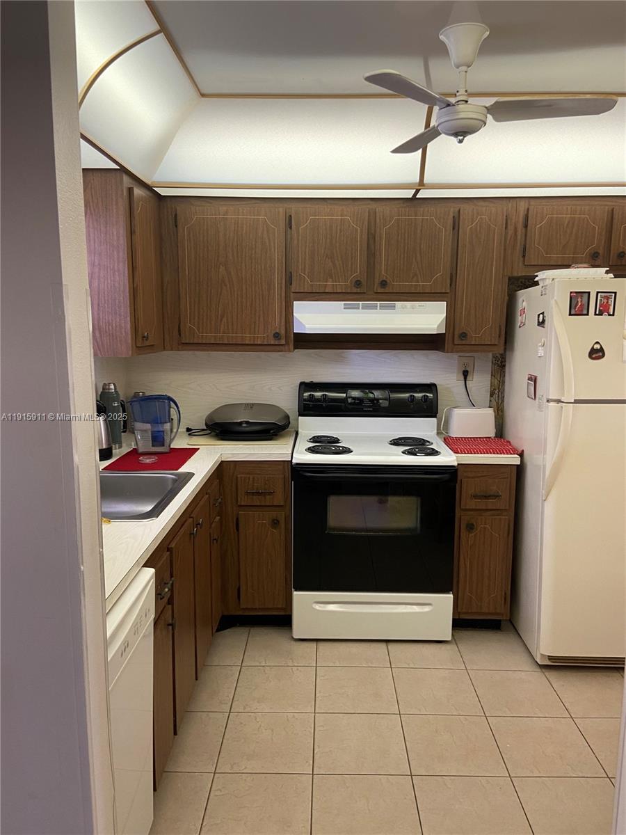 SUNRISE LAKES 119 CONDO - Residential