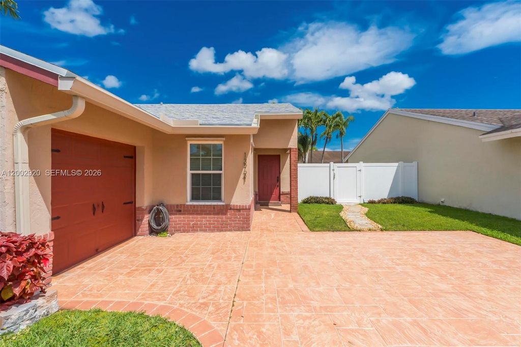 Photo of 13721 Oak Ridge Dr, Davie, FL 33325 (MLS # A12002920)