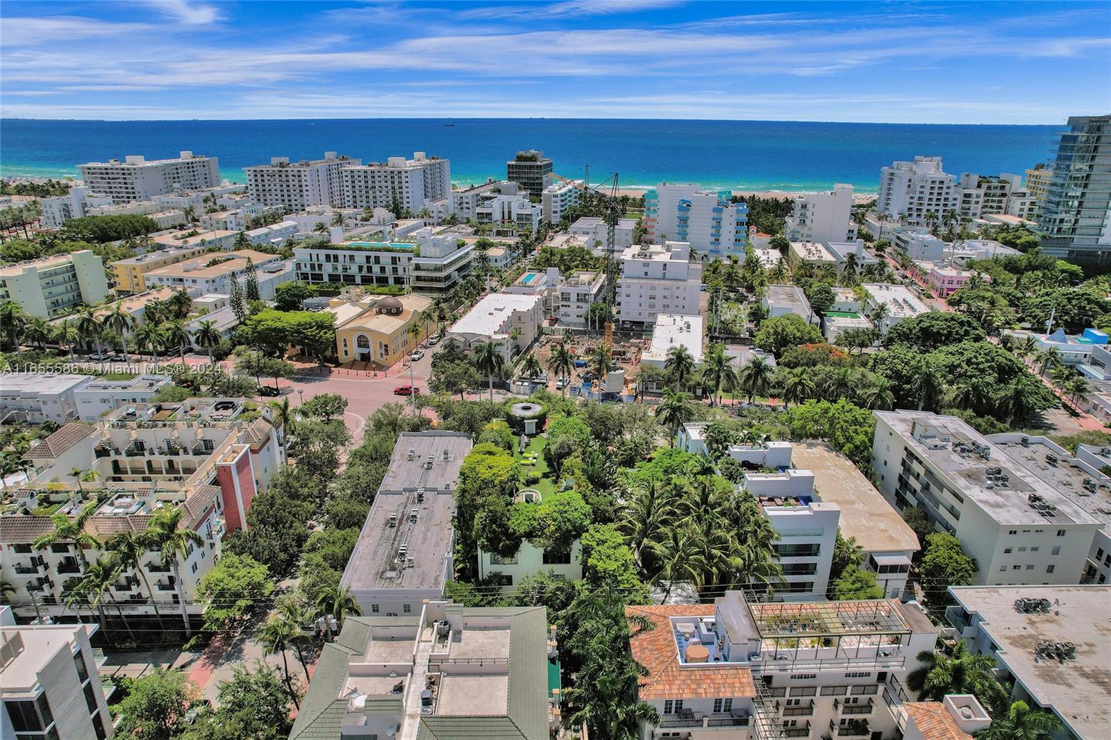 EL CYCLON CONDO - Residential