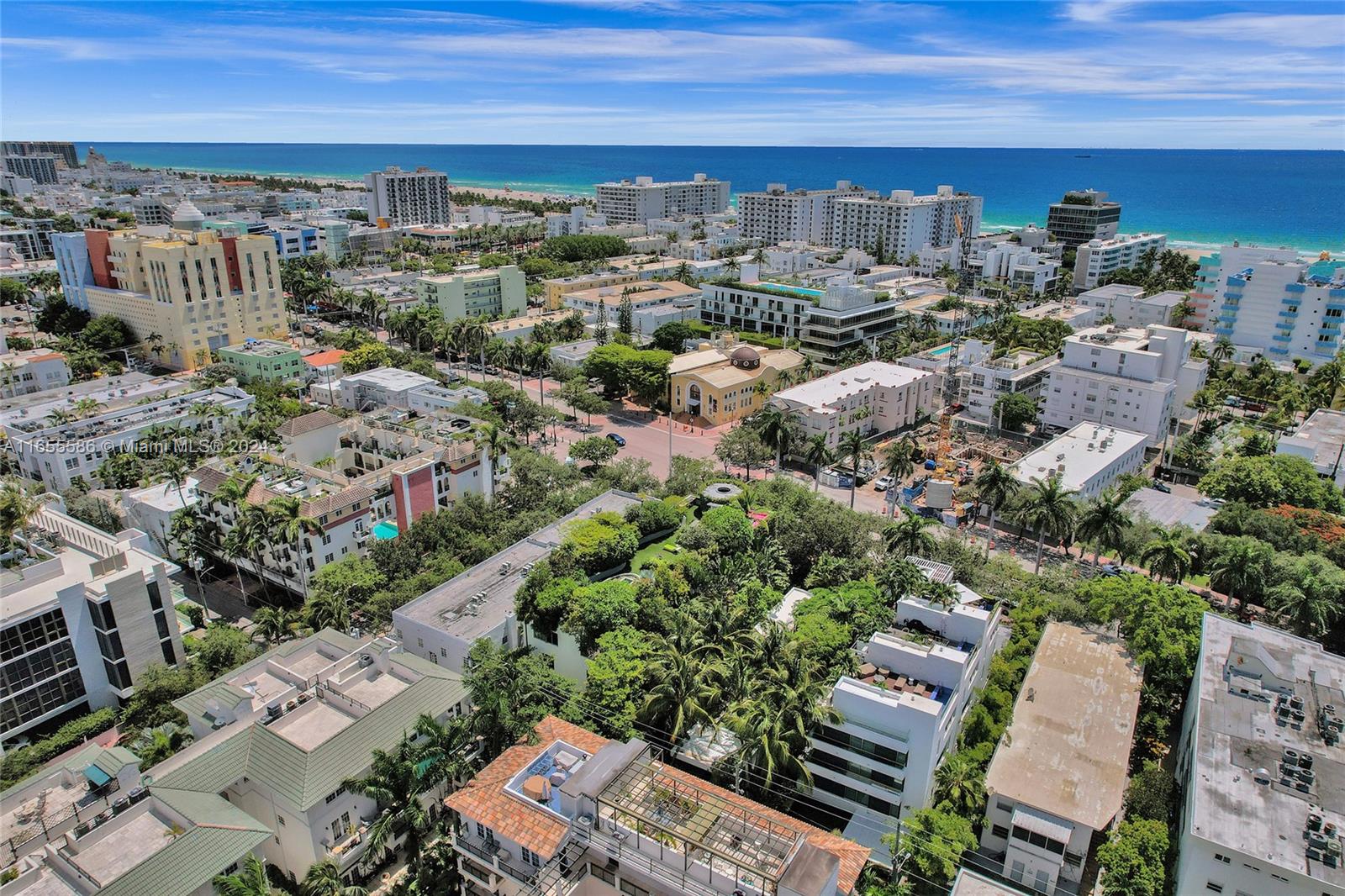 EL CYCLON CONDO - Residential