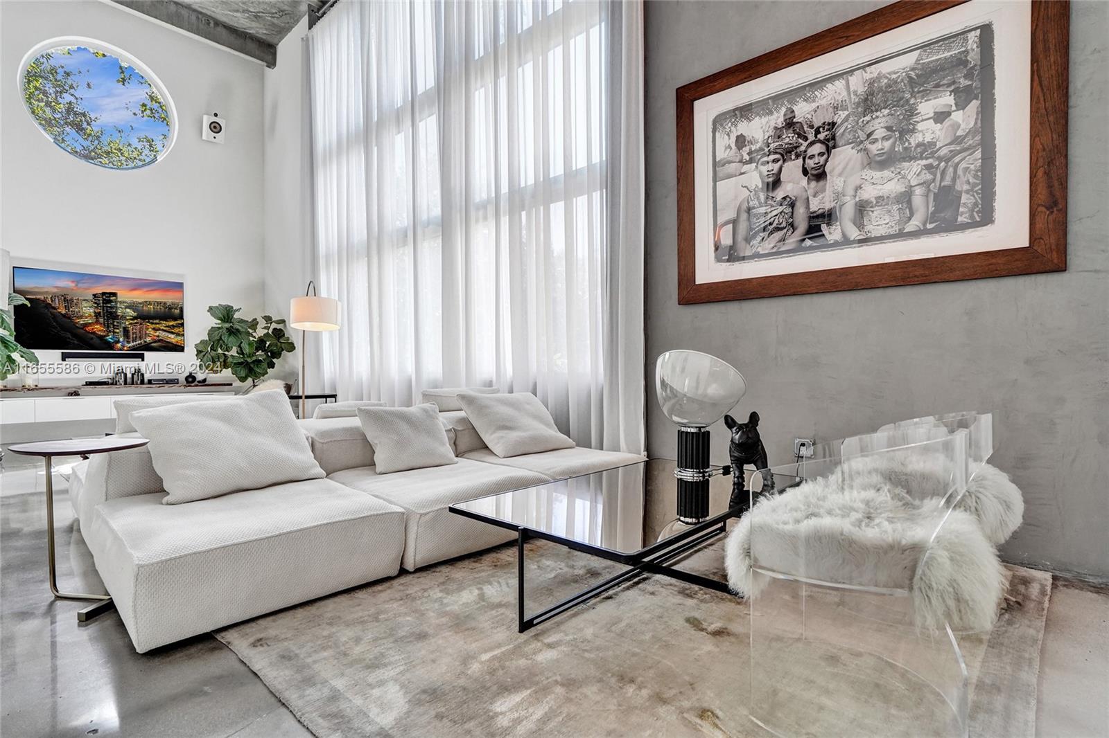 EL CYCLON CONDO - Residential