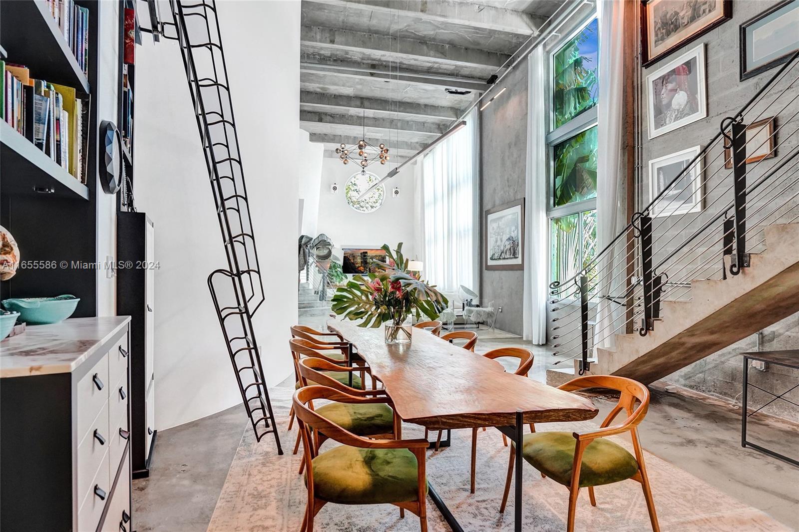 EL CYCLON CONDO - Residential