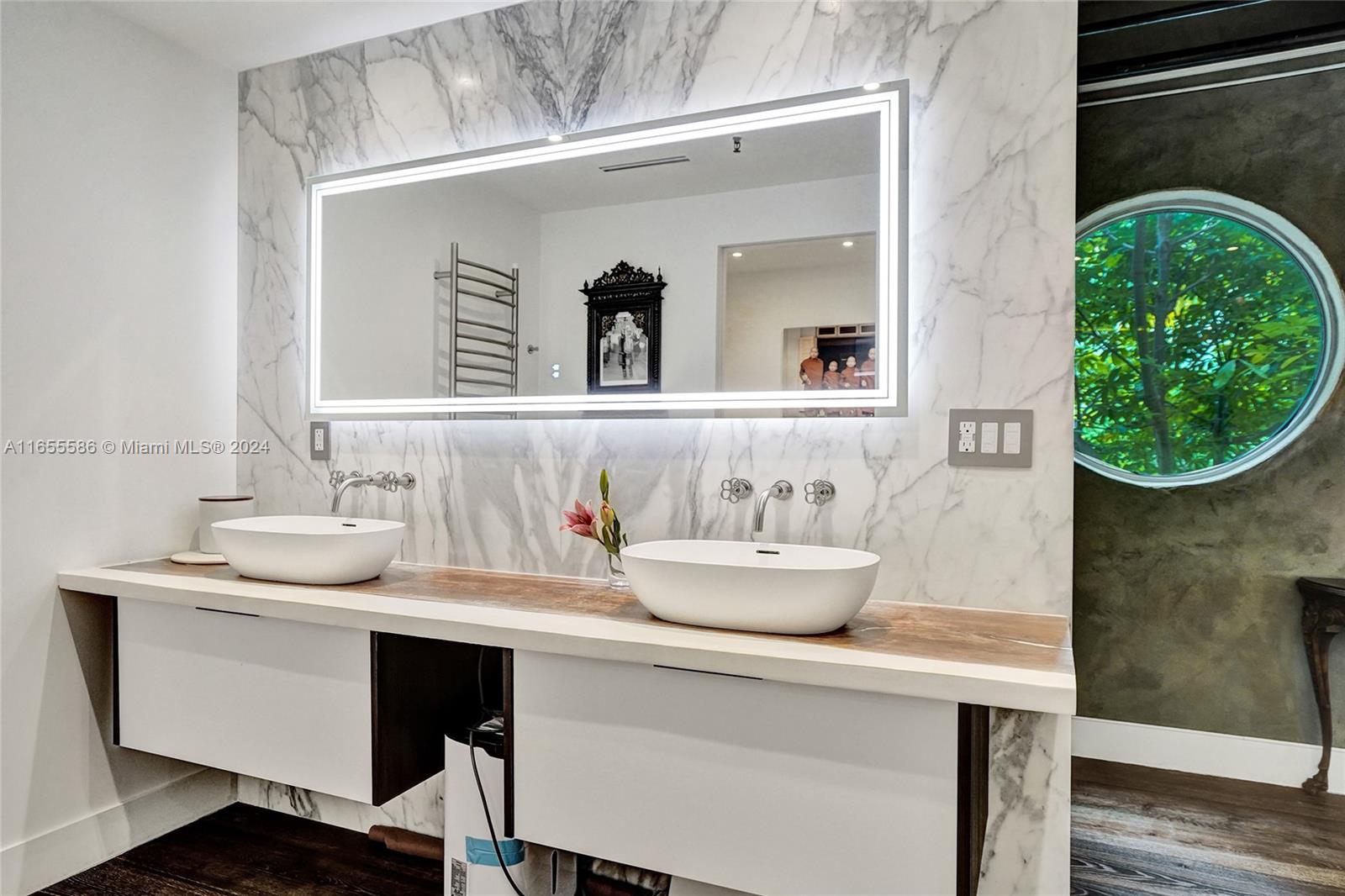 EL CYCLON CONDO - Residential