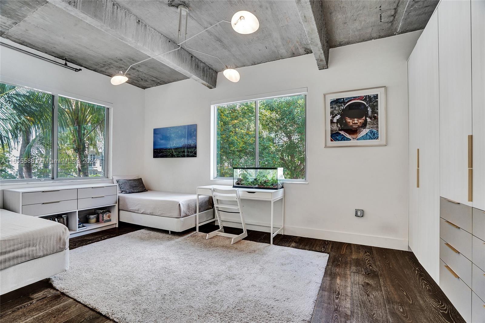 EL CYCLON CONDO - Residential
