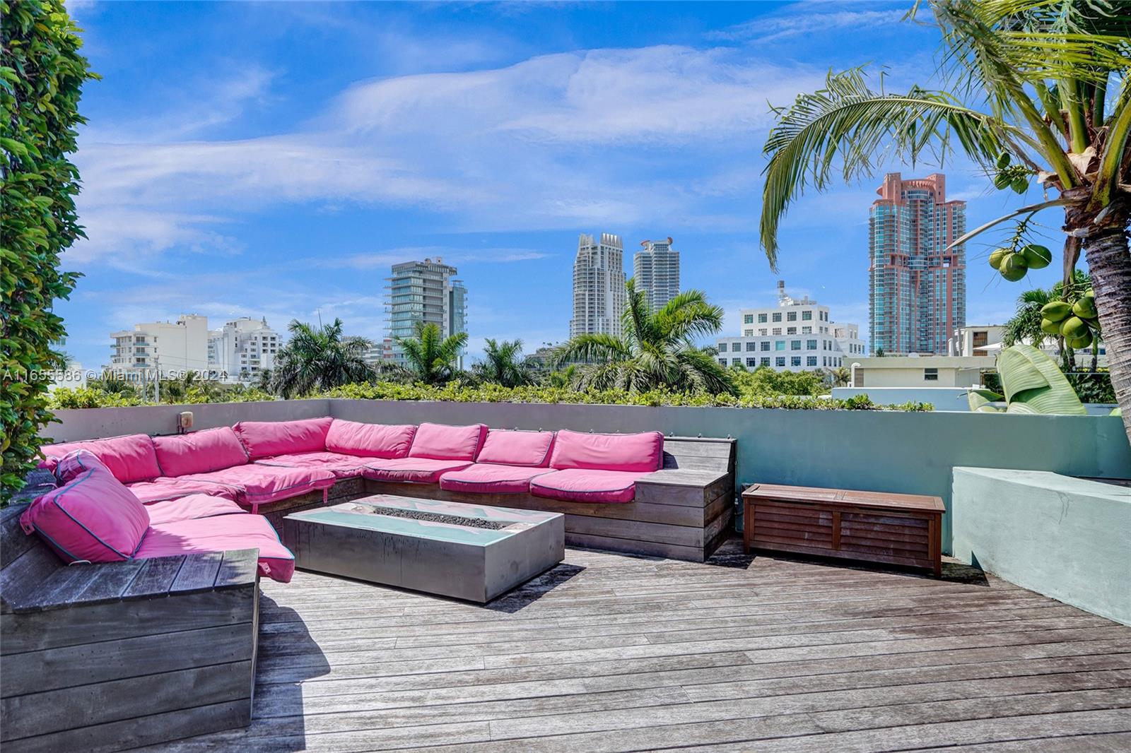 EL CYCLON CONDO - Residential