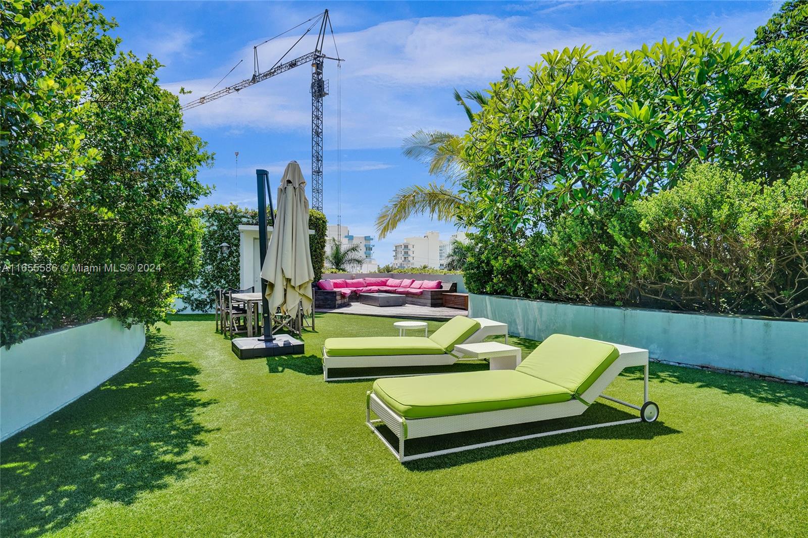 EL CYCLON CONDO - Residential