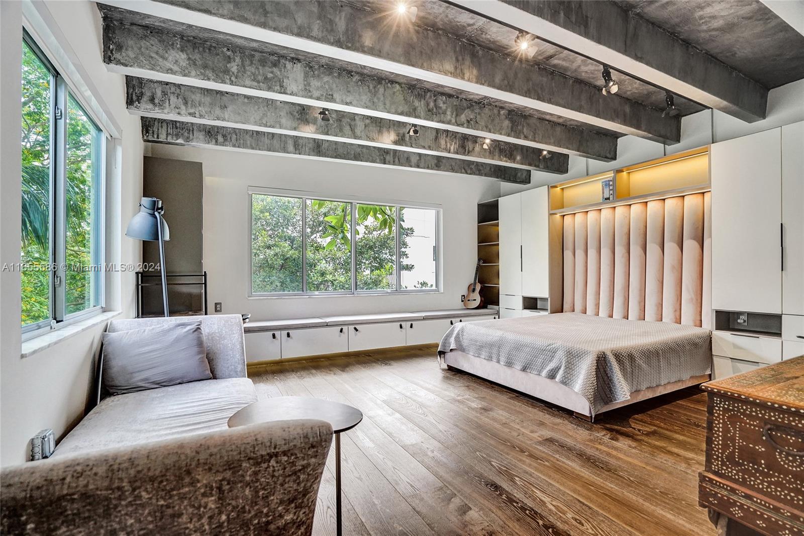 EL CYCLON CONDO - Residential