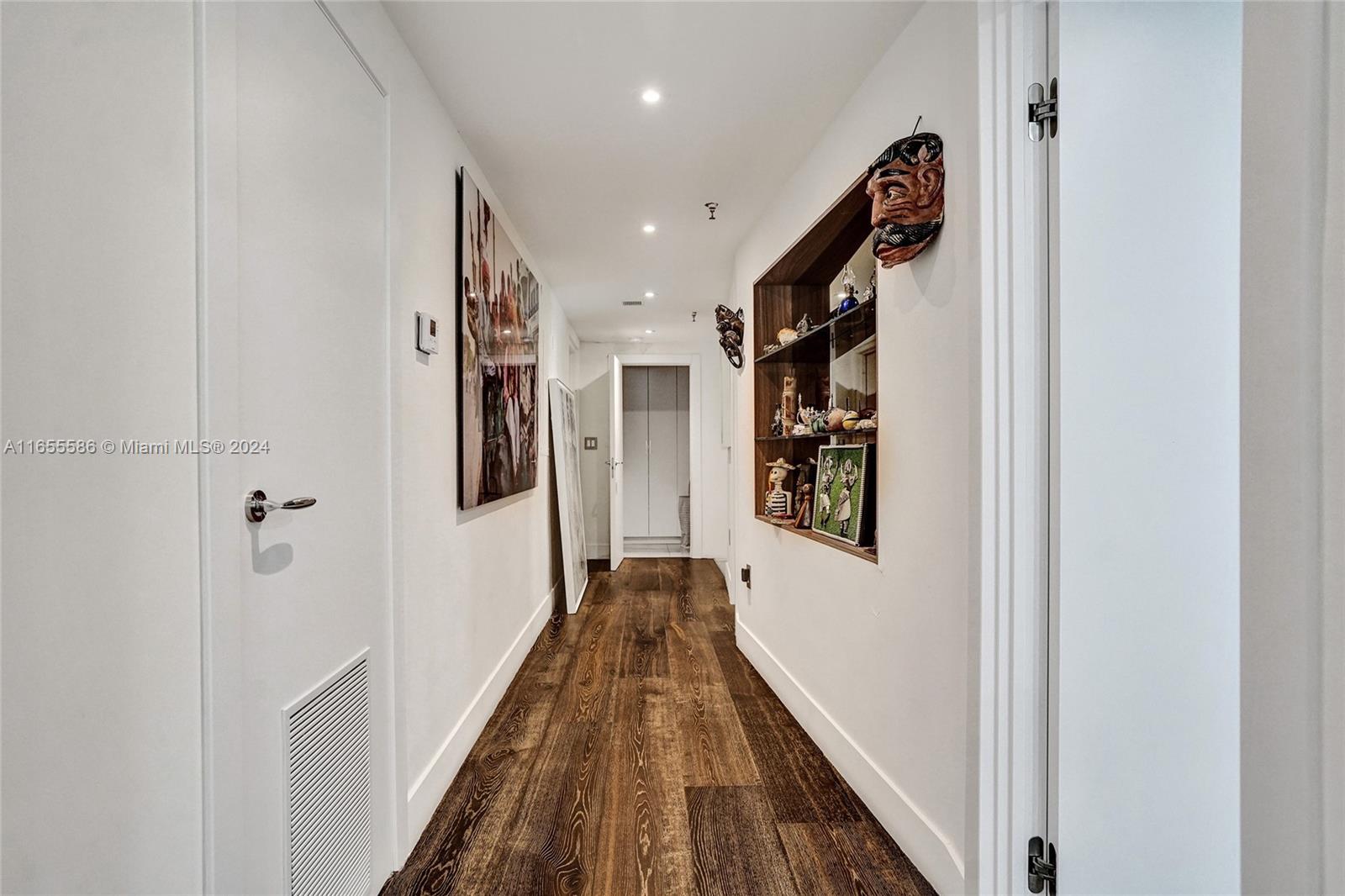 EL CYCLON CONDO - Residential