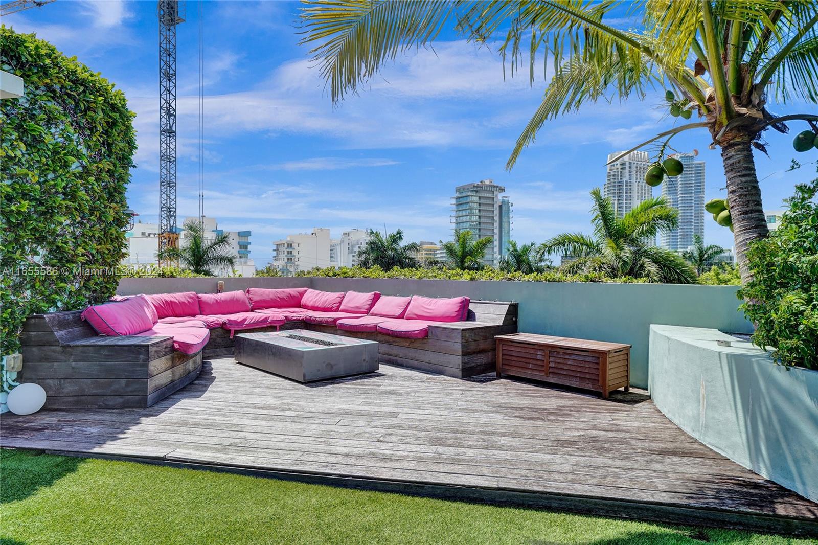EL CYCLON CONDO - Residential