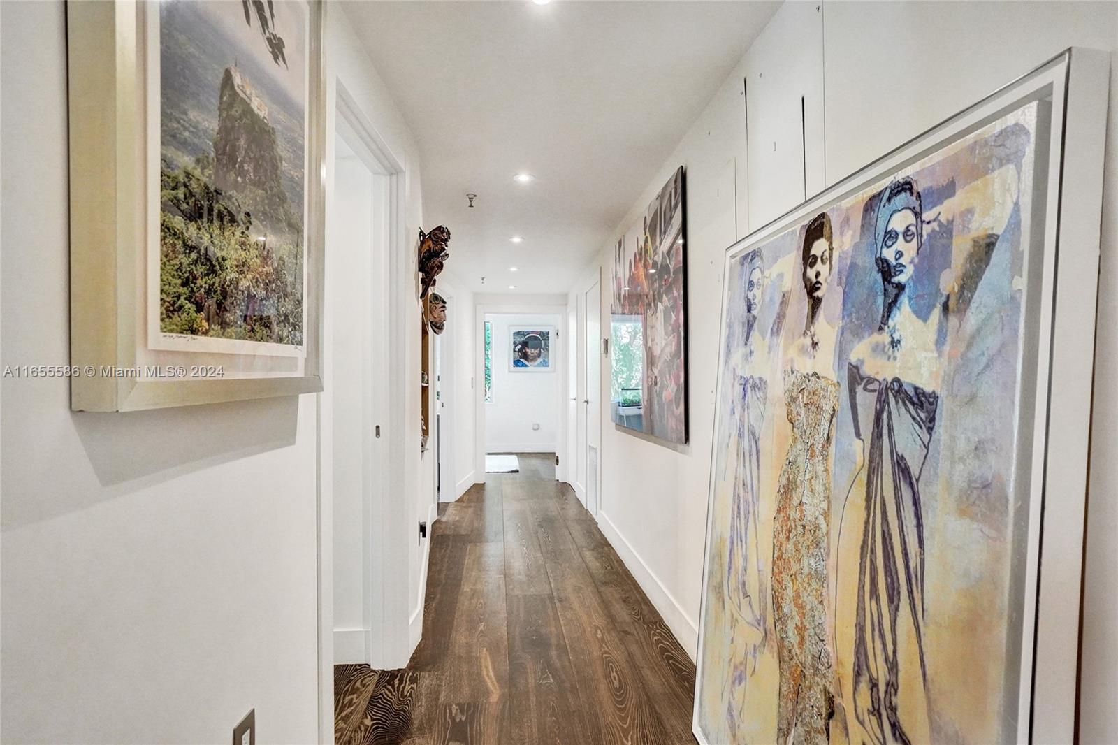 EL CYCLON CONDO - Residential