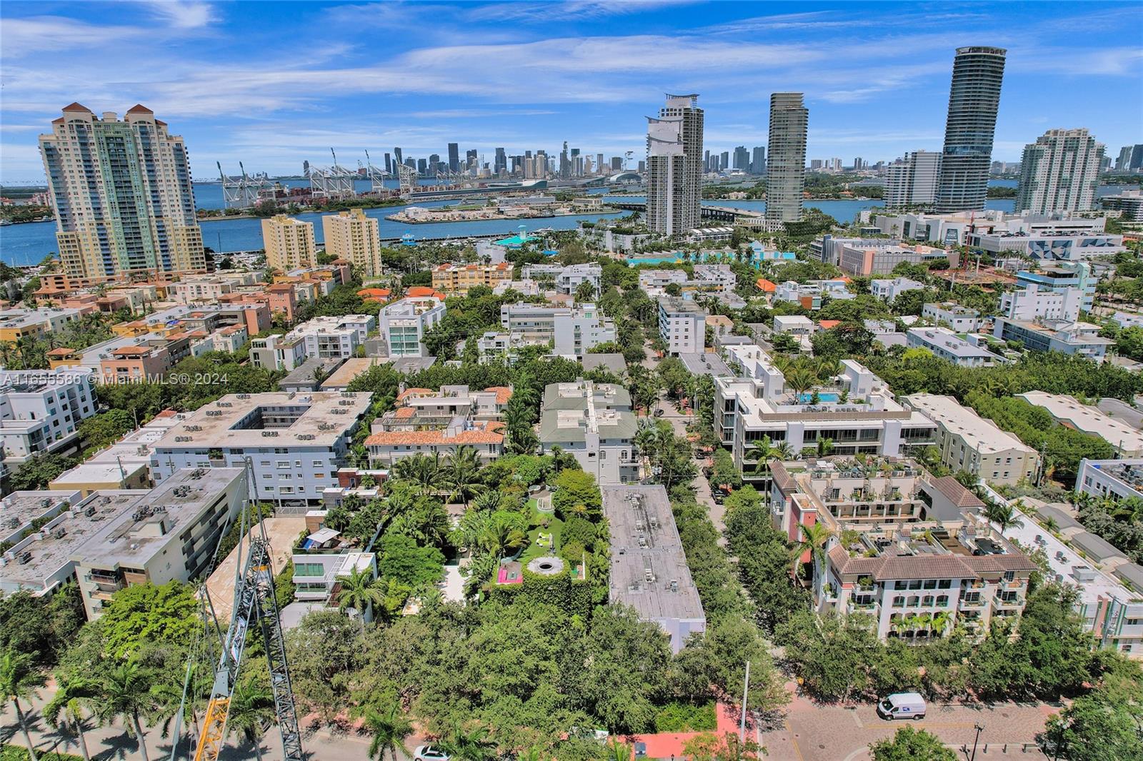 EL CYCLON CONDO - Residential