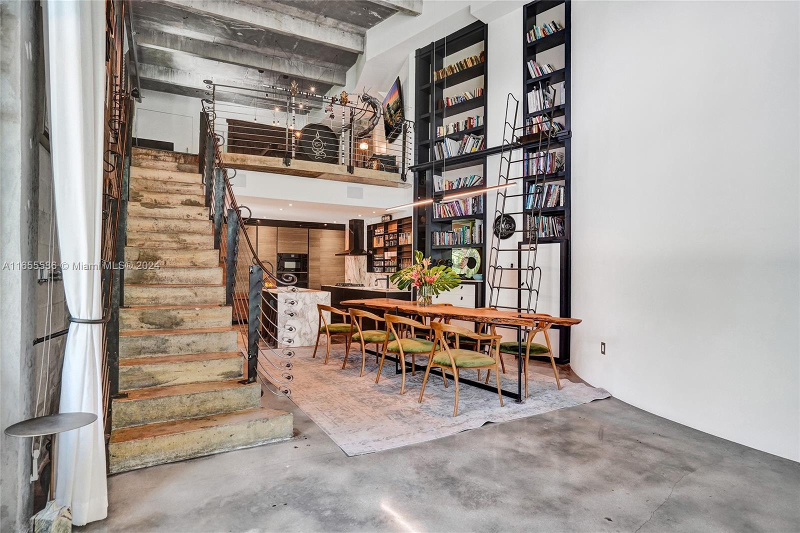 EL CYCLON CONDO - Residential
