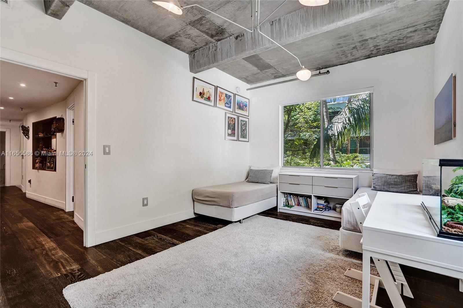 EL CYCLON CONDO - Residential