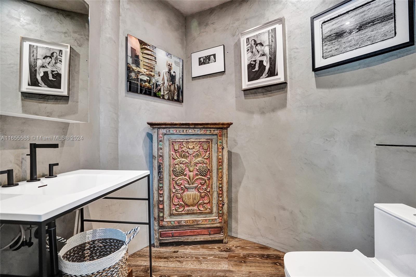 EL CYCLON CONDO - Residential