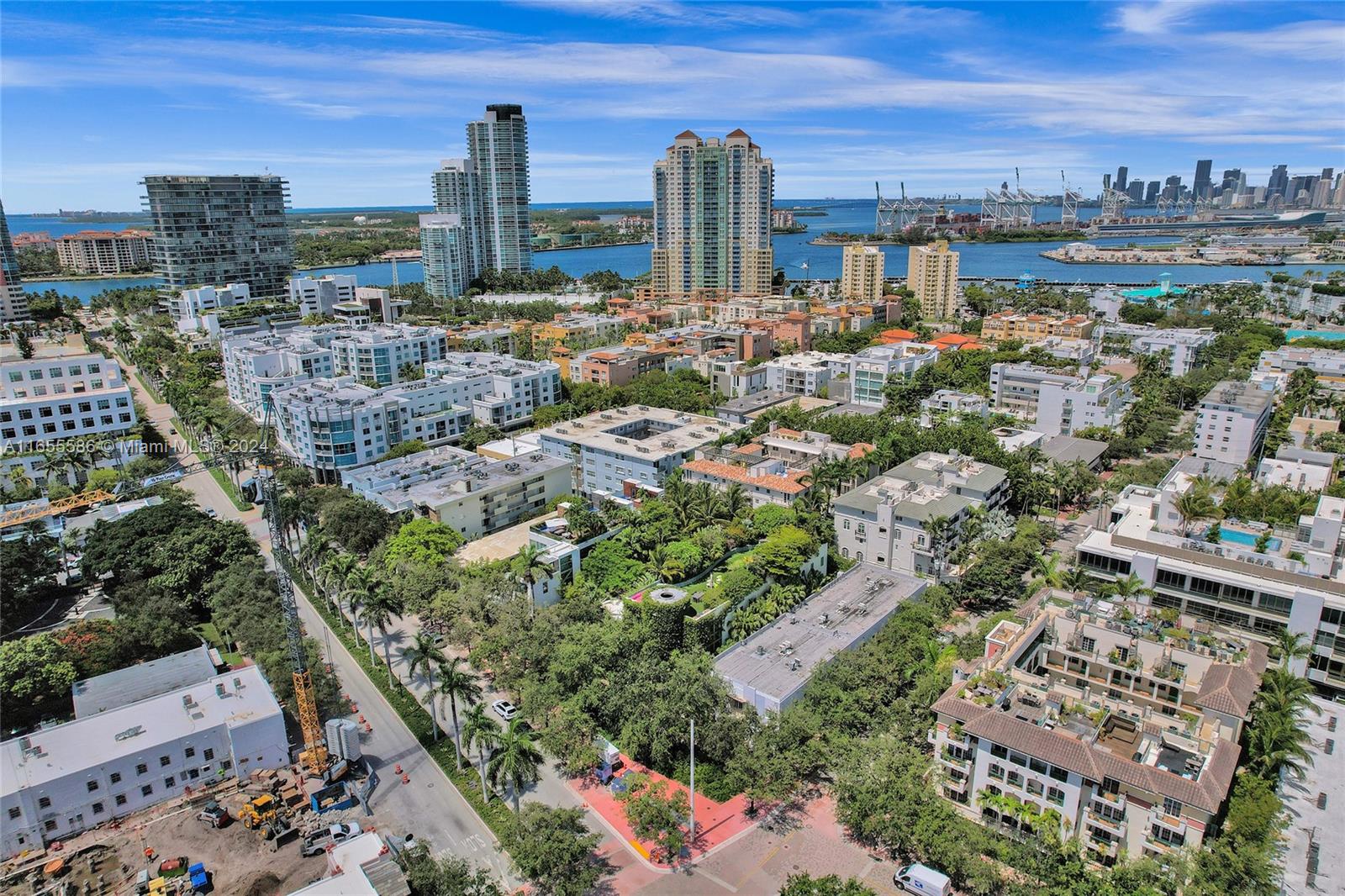 EL CYCLON CONDO - Residential